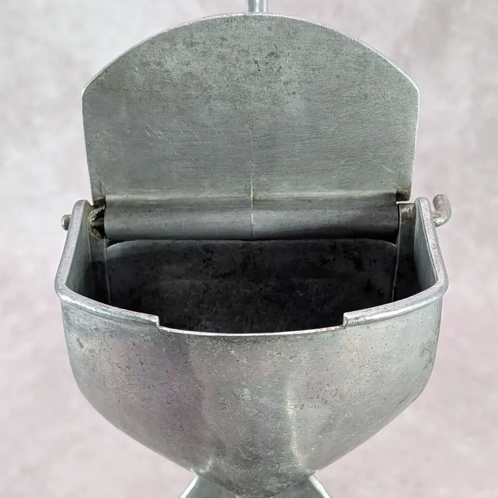 Vintage Wear-Ever Aluminum Citrus Juicer Hand Press Manual Lemon Lime Squeezer
